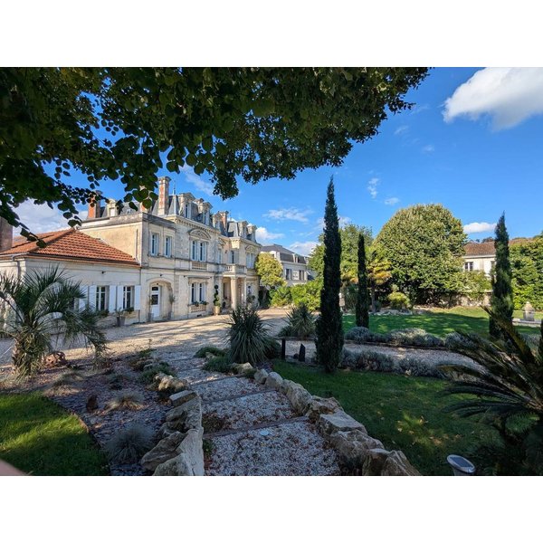 HôTel à Charente à Partir De 142€ Par Nuit-image