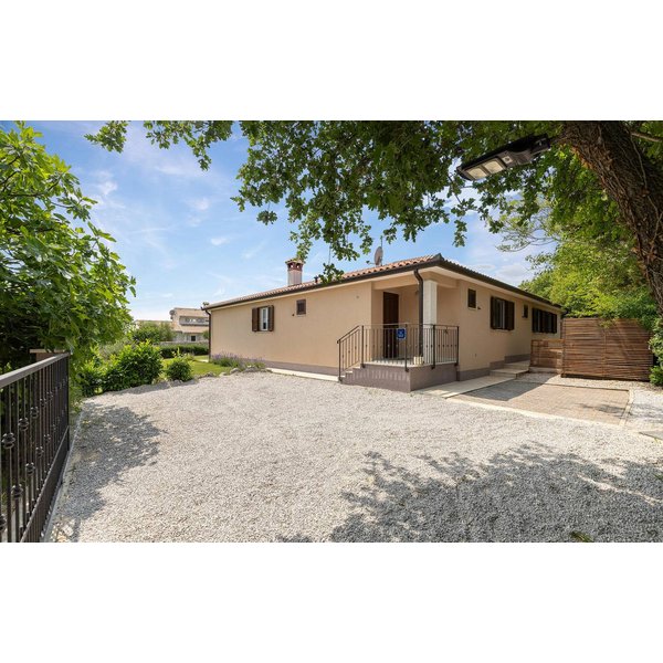 Maison De Vacances à RašA à Partir De 177€ Par Nuit-image