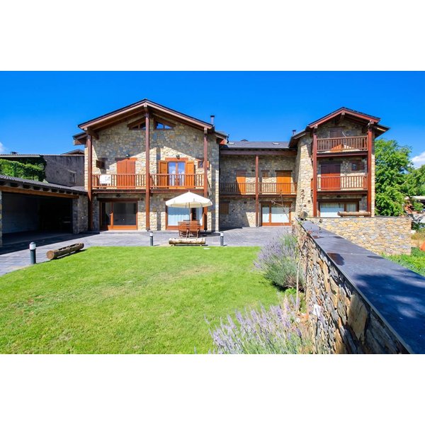 Maison De Vacances à Cerdanya à Partir De 310€ Par Nuit-image