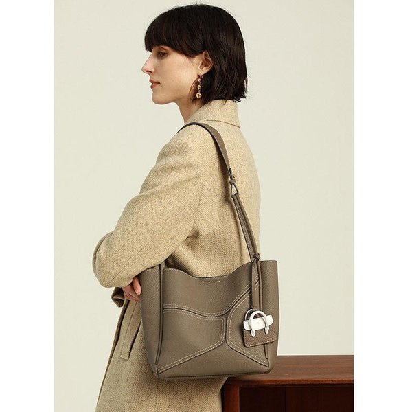 Bolso Cruzado De Cuero De Gran Capacidad Para Hombro Individual Para Mujer Bolso Tote De Alta Gama Para Viajes Diarios Bolso De Mujer De Cuero Genuino Beige-image