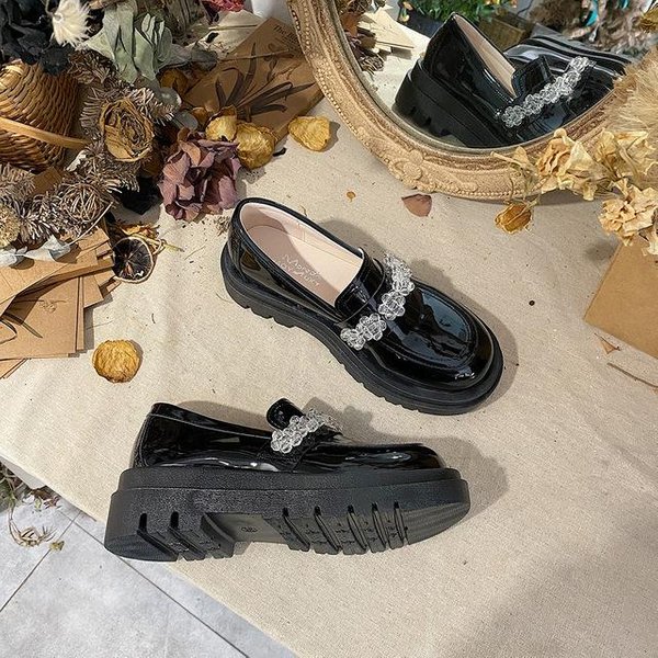 Zapatos PequeñOs De Cuero PU Femeninos Primavera Nuevos Zapatos Mocasines De Suela Gruesa Estilo Harajuku Zapatos Individuales Con Flor De Cristal Zapatos Mary Jane 40-image