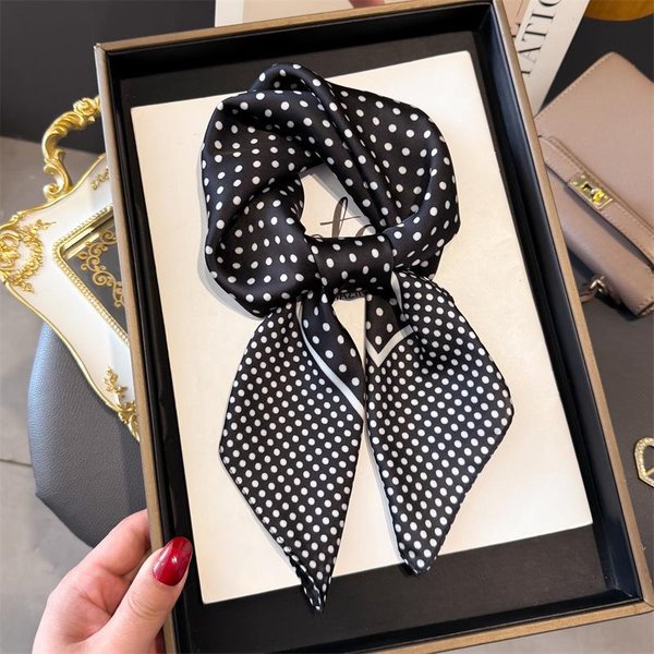 Luksusowy Jedwabny Kwadratowy Szalik Z Wzorem W Kropki Dla Kobiet Na Szyję Letni PlażOwy Szaliki Na WłOsy Bandana Chusta Na GłOwę Szal Pareo HidżAb Echarpe 70X70Cm Black-image