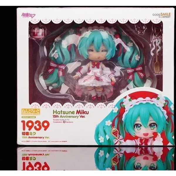 En Stock Caliente #1939 Figura De Anime Hatsune Miku Fresa 15º Aniversario PVC Modelo De ColeccióN Juguete Para NiñOs Regalo-image