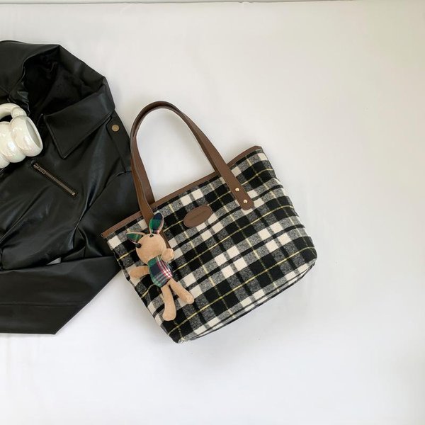 VersióN Coreana De Bolso De Hombro Bonito Simple Casual Nicho Primavera Gran Capacidad Bolso Nuevo Para Mujer Bolso Tote De Viaje Without Pendant-image