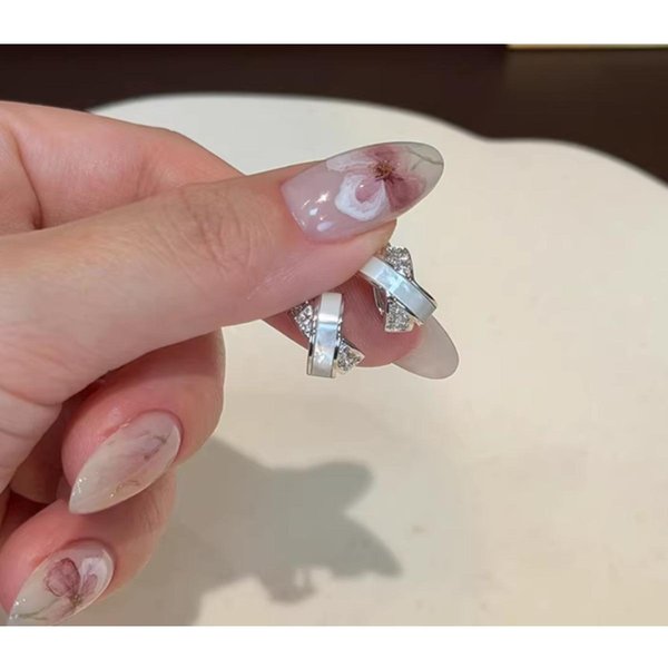 Pendientes De BotóN Exquisitos De Fritillaria Cruzada Estilo Europeo Y Americano Simple Moda Temperamento VersáTil Circonita-image