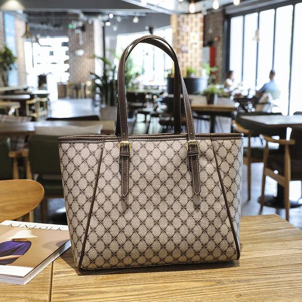 Primavera Y Verano Nuevo Bolso Tote Estampado Retro Europeo Y Americano De Gran Capacidad Bolso De Hombro Para Mujer Bolso Para Desplazamientos Bolso De Mano Tendencia Gray-image
