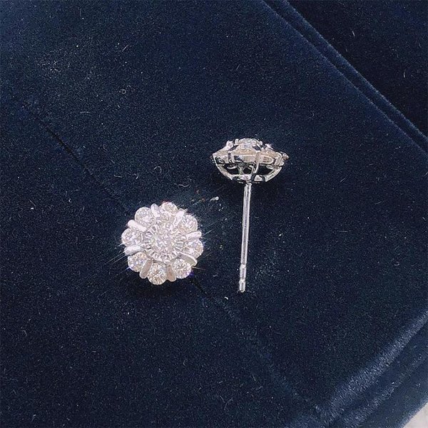 Huitan Delicados Pendientes De Tuerca De Circonita CúBica Para Mujer Lujosa IncrustacióN Piedra AAA CZ Preciosos Discretos Pendientes Perforados JoyeríA Moderna Gray-image