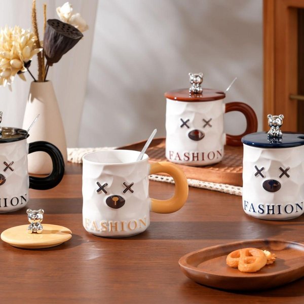 Traje DoméStico Oso Tridimensional Con Tapa Cuchara Taza De CeráMica Taza Linda De Dibujos Animados PequeñO Regalo Souvenir Taza De Agua 350ML-image