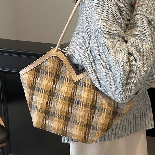 Bolso De Gran Capacidad Para Mujer Nuevo Estilo Coreano A Cuadros Y VersáTil Tweed Bolso Retro Bolso De Hombro Casual A La Moda White-image