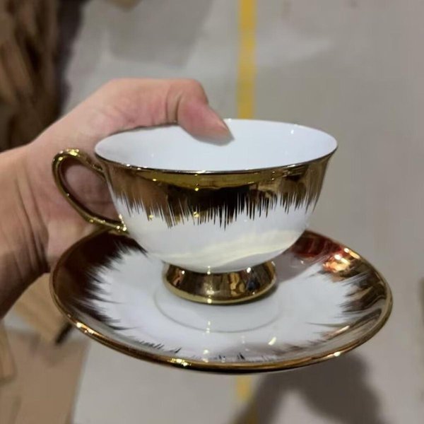 Juego De Taza Y Platillo De Café Retro Europeo Té De La Tarde BritáNico Y FrancéS CeráMica Hogar Juegos De Té Para Recibir Invitados Con Cucharas 200ML White-image