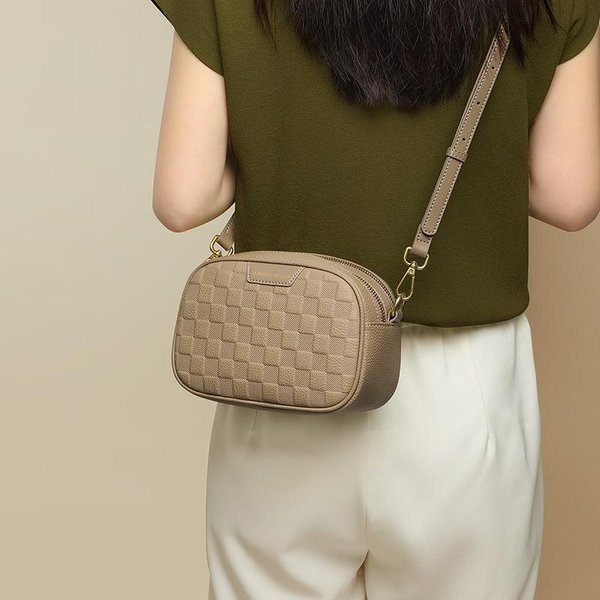 Bolso De Mujer Nuevo De Cuero Genuino Bolso Cruzado De OtoñO Bolso Cuadrado PequeñO De Gama Alta Bolso De Hombro Beige-image