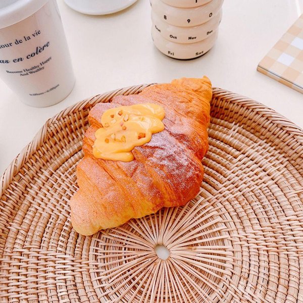 Symulacja Croissant Tost Squishy Powolny PowróT Chleb ŚCiskanie Zabawka MięKka OdstresowująCa Fidget Vent Zabawki Domowy Dekoracja Biurka-image