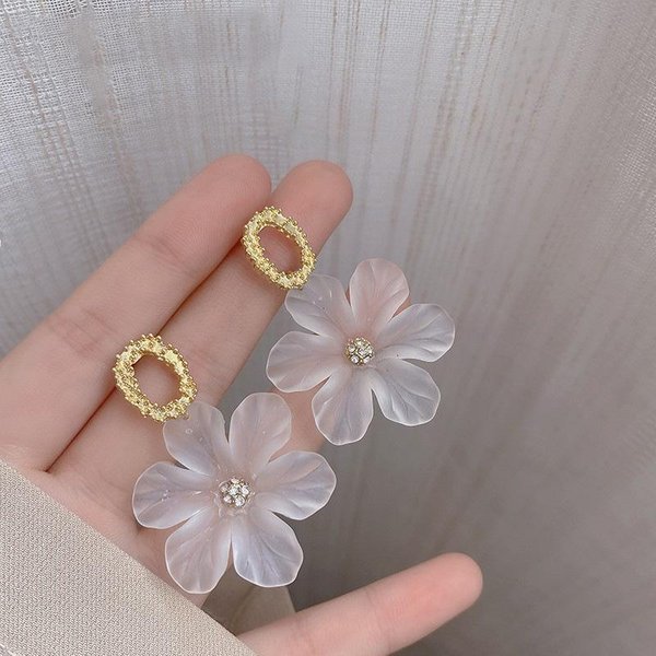 Pendientes Colgantes De Flores Blancas TranslúCidas Para Mujer, Con PéTalos, Para Vacaciones En La Playa, DecoracióN Para Las Orejas, Regalo De JoyeríA. 1 Pair-image