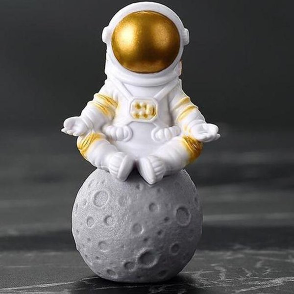 ŻYwica Figurka Astronauty Statua Figurka Kosmonauta RzeźBa Edukacyjna Zabawka Dekoracja Biurka Domu Model Astronauty Na Prezent Dla Dzieci-image