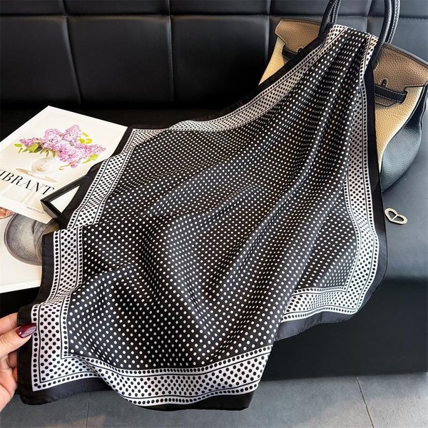 Nowy Jedwabny Szalik Z Wzorem W Kropki Chusta Na Szyję Damska 70X70Cm Kwadratowa Chusta Na Torebkę Luksusowy Szalik Dla Kobiet Jedwabna Chusta Na GłOwę Od Projektanta 70X70Cm Gray-image