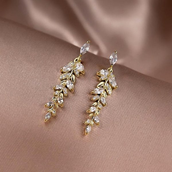 Pendientes Colgantes EstéTicos Con Forma De Hoja Huitan Para Mujer Temperamento Color Oro Pendientes Femeninos JoyeríA De Moda Para Fiesta De Boda-image
