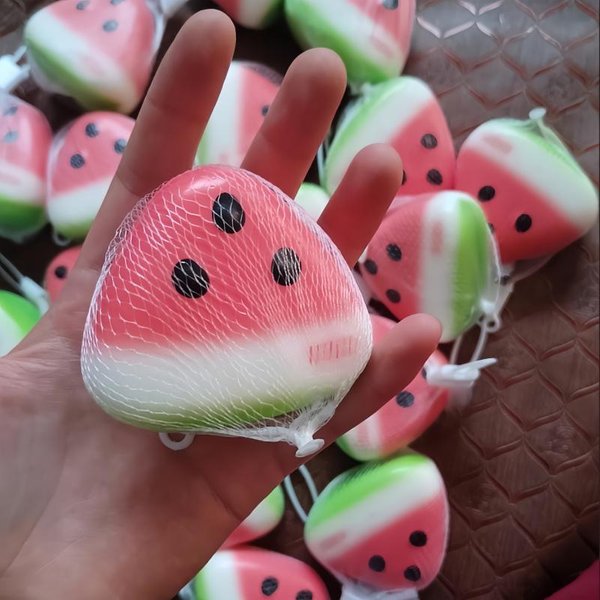 Urocza Arbuzowa Zabawka Fidget Squishy Z Wolnym Powrotem Zabawka OdstresowująCa Anty-Stres Wolno PodnosząCy Się Owoc MięKki Zabawka Do ŚCiskania OdstresowująCa-image