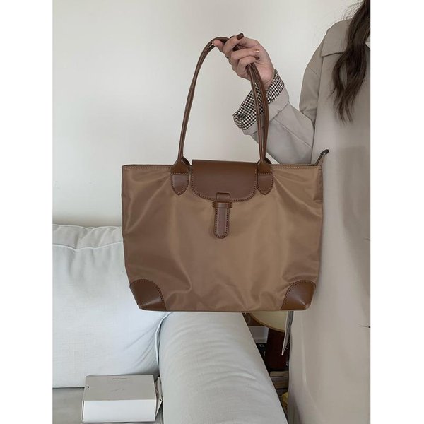 Bolso De Gran Capacidad Para Mujer Bolso De Hombro Nuevo Para Viajes Al Trabajo Bolso Grande Para La Clase De Estudiantes Tela De Nailon Bolso Tote VersáTil-image