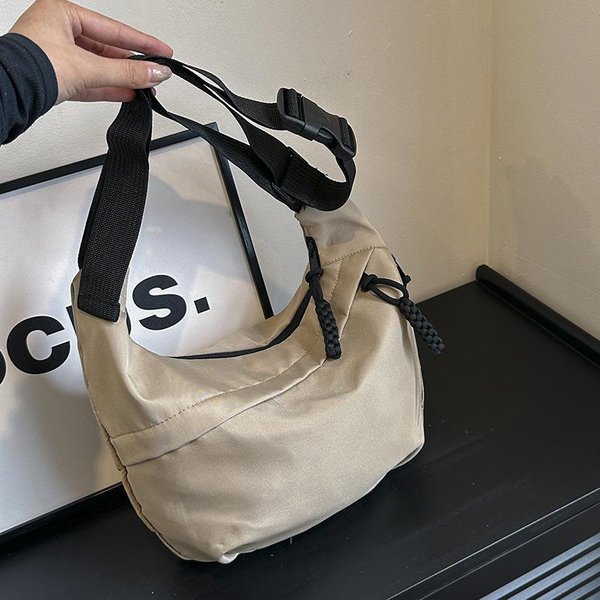 Bolso De Hombro Cruzado De Gran Capacidad Para Commuter De Moda Para Mujer 2025 Nuevo Bolso Tote De Moda Informal VersióN Coreana Bolso De Axila Caqui-image