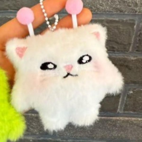 Uroczy Pluszowy Breloczek Kot Obcy Kawaii Puszysta Lalka Kot Wisiorek Ozdoba Plecaka MięKki Pluszowy ZwierząTko Breloczek Prezent Dla Dziewczynek 10 Cm Zielony-image