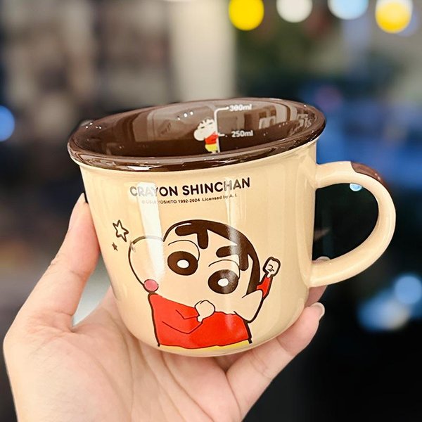 Taza De CeráMica Linda AnimacióN De Dibujos Animados Shin Chan Con Escala Taza De Café De Oficina Taza De Leche Para El Hogar 340Ml Black-image