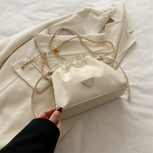 Bolso Texturizado Nicho Bolso De Hombro Primavera Nuevo Bolso PequeñO Bolso Balde Con CordóN Ajustable A La Moda Bolso Cruzado Casual With Pendant Beige-image