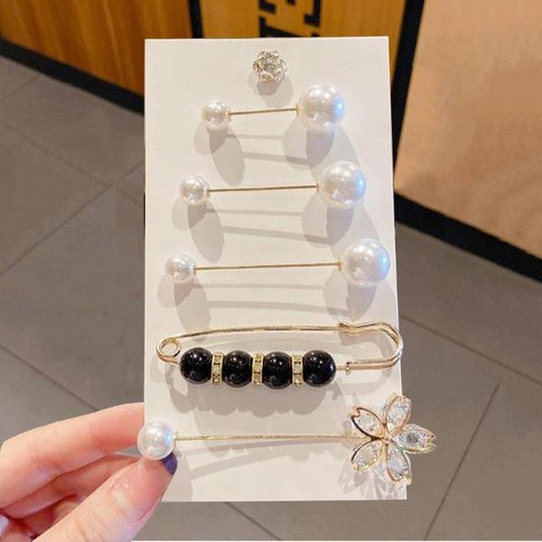 3/6 Szt. Zestaw Broszek Do OdzieżY Damskiej PerłOwe Broszki Z KryształKami Dla Kobiet Spinka Do Klapy ŚCiąGacz Do Talii Akcesoria DIY White-image