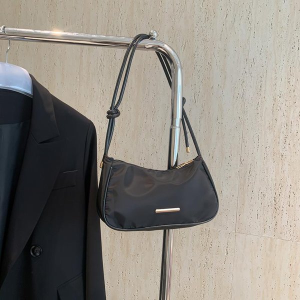 Bolso PequeñO Sencillo VersióN Coreana De Bolso De Hombro De Nicho Personalidad Nuevo Verano Ligero Casual Para El Trabajo Bolso De Hombro Mujer-image