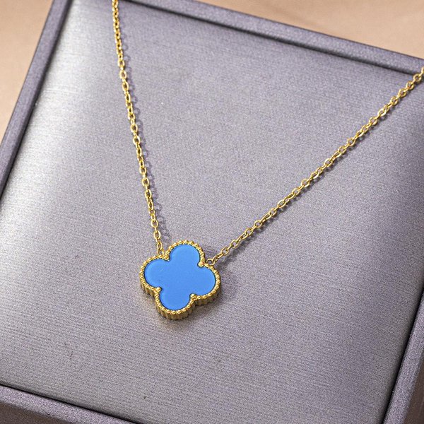 Exquisito Collar De TréBol De Cuatro Hojas Collar De Acero De Titanio Cadena Para ClavíCula SensacióN Premium De Collar De Lujo Ligero Azul-image