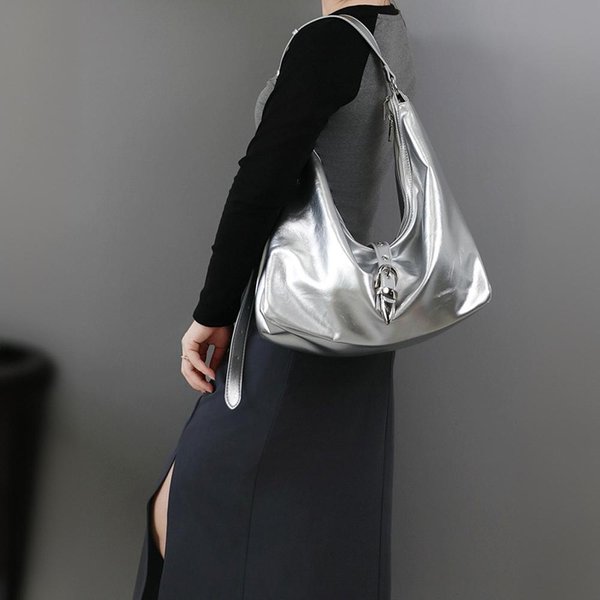 Bolso Tote De Sentido Premium De Nicho Gran Capacidad Bolso De Hombro Para Viajero Diario Bolso Casual Para Mujer Bolso Cruzado Negro-image