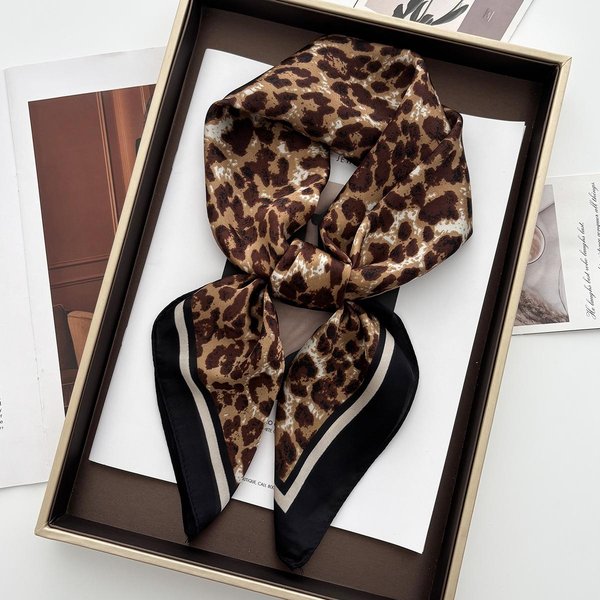 Luksusowy Damski Jedwabny Szalik Na Szyję Z Kwiatowym Wzorem Kwadratowe Szaliki Do WłOsóW Foulard Opaska Na GłOwę Szale Chusty Apaszka Bandana Kobiety 70X70Cm Black-image