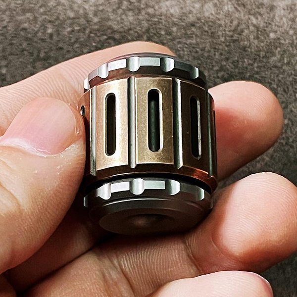 B.M MłOt Wojenny Nóż EDC Wisiorek ŻYroskop Na Palec Zabawka Fidget Dla DorosłYch Lina Paracord Zabawki Dekompresyjne EDC Tytanowy Akcesorium Black-image