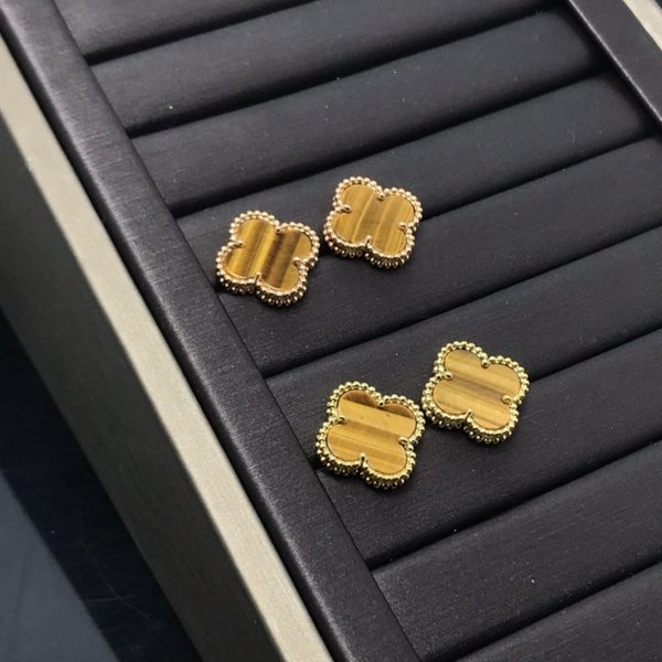 Kolczyki Z Czterolistną Koniczyną 9Mm Klasyczne Kolczyki Z Pojedynczym Kwiatem Kolczyki Z Naturalnej Masy PerłOwej I Chalcedonu Gold Gray-image