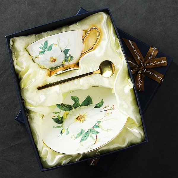 Chiny Europejski Zestaw FiliżAnka I Spodek Do Kawy Kompletny Zestaw Porcelana Kostna Ceramiczny Brytyjska FiliżAnka Kompletny Zestaw Do Herbaty PopołUdniowej Europejskie Luksusowe PudełKo Prezentowe ŚCiśLe Porcelana Kostna 201-300Ml White-image