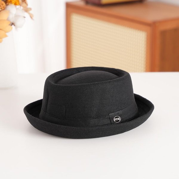 Filcowy Kapelusz Bowler Z Teksturowanym Dnem I PodwinięTym Rondem | Brytyjski Styl Vintage | Unisex Jesień Zima Casualowy Fedora 58Cm Black-image