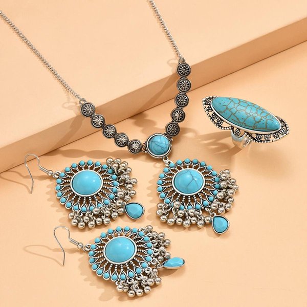 Nuevo Conjunto De Tres Piezas De JoyeríA Tibetana De Plata Antigua Con Collar, Pendientes Y Anillo Con Incrustaciones De Turquesa éTnica Retro. Beige-image