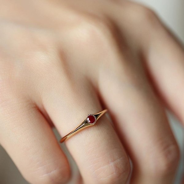 Anillos De Rubí De Arte CláSico Para Mujer Estilo Delgado Apilado Lujo Ligero Retro Anillo Fino Rojo Adecuado Para Uso Diario Regalos De JoyeríA Resizable-image