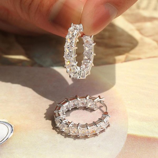 Pendientes De Aro Con Cruz De Color Plateado Huitan Moda Para Mujer Con Circonita CúBica De Cristal Completa Pendientes DeclaracióN Femeninos Tendencias JoyeríA-image