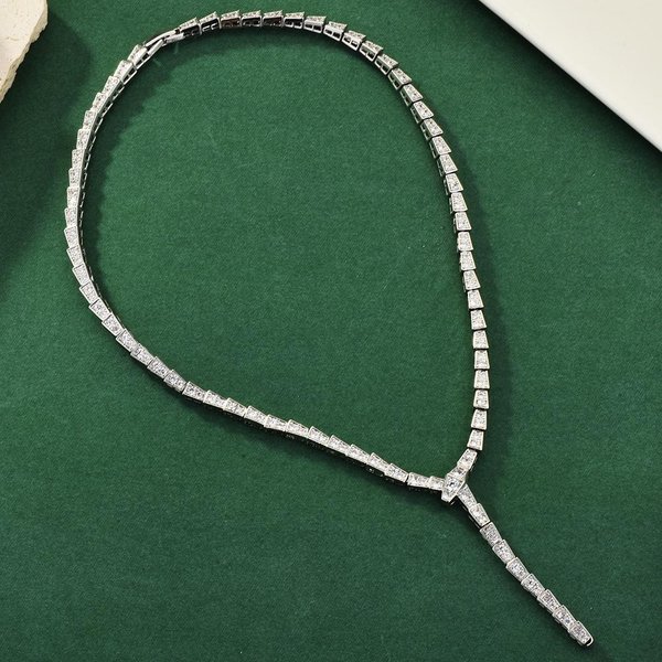 Exquisito Collar De Serpiente: Cadena De ClavíCula De Lujo Ligero, Collar De Serpiente Moderno Y Elegante Para Mujer. Black-image