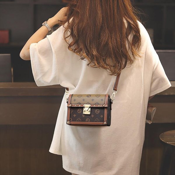 Bolso De Mujer Nuevo A La Antigua Bolso Para TeléFono MóVil Bolso Cuadrado PequeñO Bolso Bandolera De Hombro ÚNico De Gama Alta Brown-image