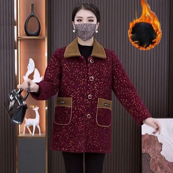 Las Madres De Mediana Edad Usan Abrigos Largos En Ropa De OtoñO E Invierno. Las Mujeres De Mediana Edad Y Mayores Visten Cuadros Con Cuellos Cuadrados. 5XL-image