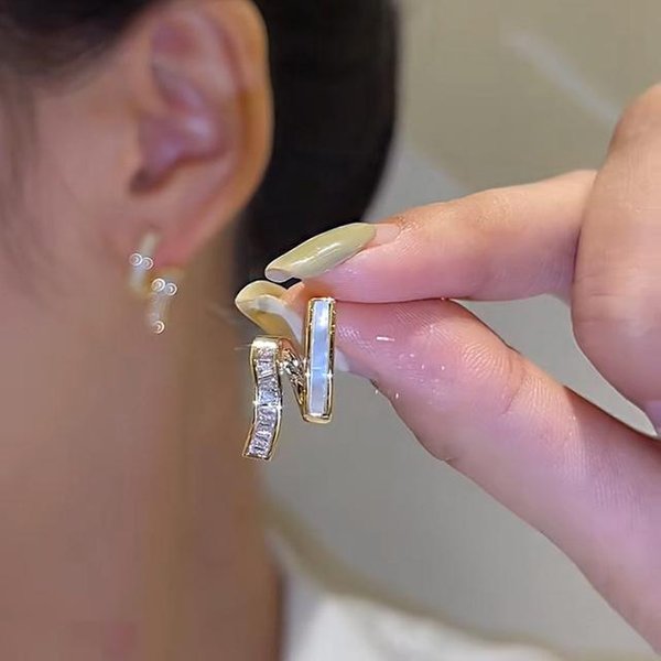 Pendientes De Mujer Frescos Y Sencillos De Verano Moda Coreana Pendientes PequeñOs De Personalidad Con PedreríA Y Esmalte JoyeríA Hermosa-image