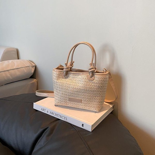 Bolso Cuadrado PequeñO Tejido De Paja A La Moda Nuevo Nicho Trendy VersáTil Bolso De Hombro Estilo Nicho Vacacional Bolso Bandolera Simple Gray-image