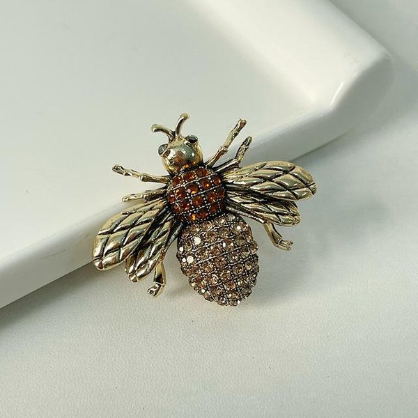 Nuevos Broches De Abeja De Insecto Con PedreríA Para Mujer Vintage Cristal Pines De Solapa Femeninos Bolsos Ramillete JoyeríA De Moda Accesorios De Ropa Champagne-image