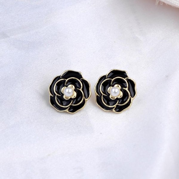 Pendientes De BotóN De Flor De Tres Capas Para Mujer Esmalte Negro Blanco Aceite Perla De ImitacióN Pendientes De Camelia JoyeríA De Moda Para Fiesta Regalo-image