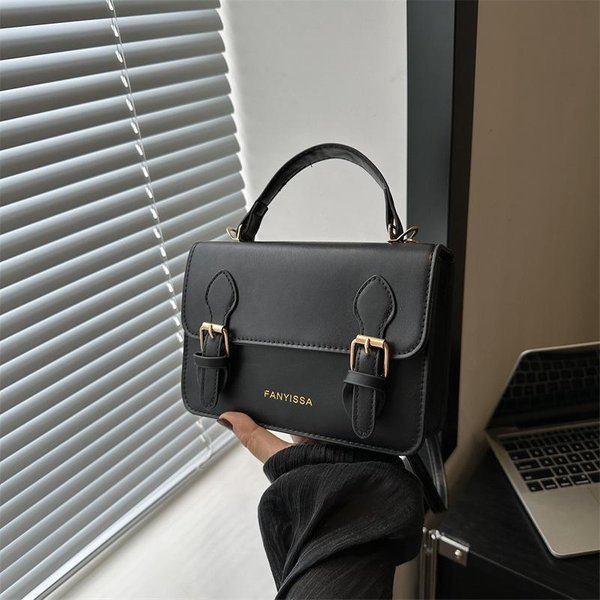 Bolso PequeñO De DiseñO Nicho De Alta Gama Para Mujer Nuevo Bolso De Hombro VersáTil Trendy Y A La Moda Bolso Cruzado De Moda De Verano-image