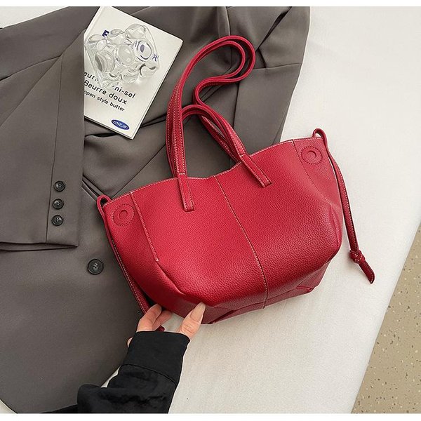 Bolso Tote De DiseñO Nicho Bolso De Hombro Plisado Trendy De Gran Capacidad Bolsa De Compras Moderna De Mano De Un Hombro Para Desplazamientos-image