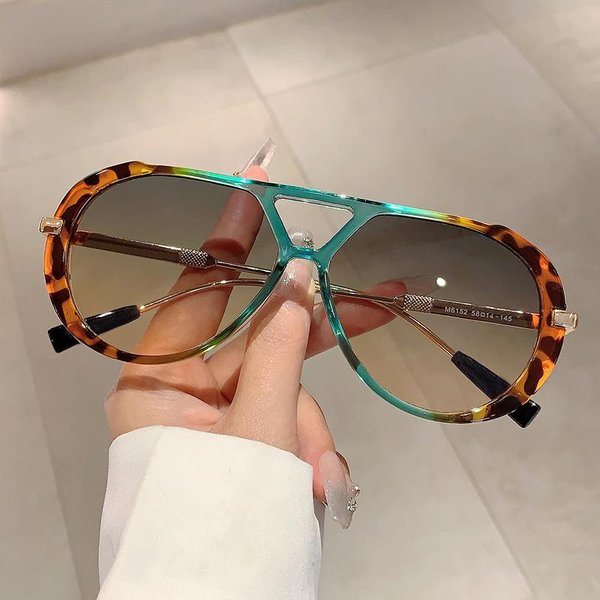 Gafas De Sol Estilo Piloto Con Montura Grande Y Forma Retro Para Mujeres Para Para Hombres Gafas De Sol De DiseñAdor Premium Para El Sol Gafas De Sol Populares Para Exteriores Punk Doble Puente-image
