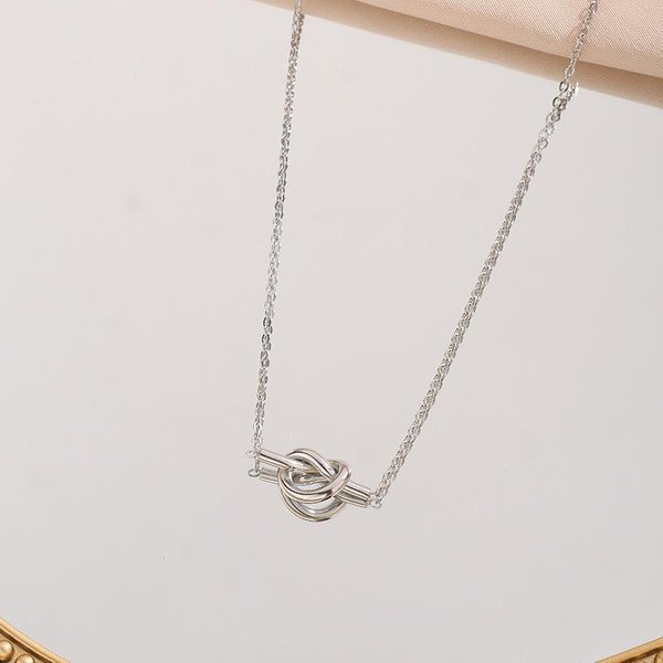 Collar Con Colgante De Nudo De Amor VersáTil De Nicho Para Mujer, Cadena Para ClavíCula De Acero De Titanio, JoyeríA Gray-image