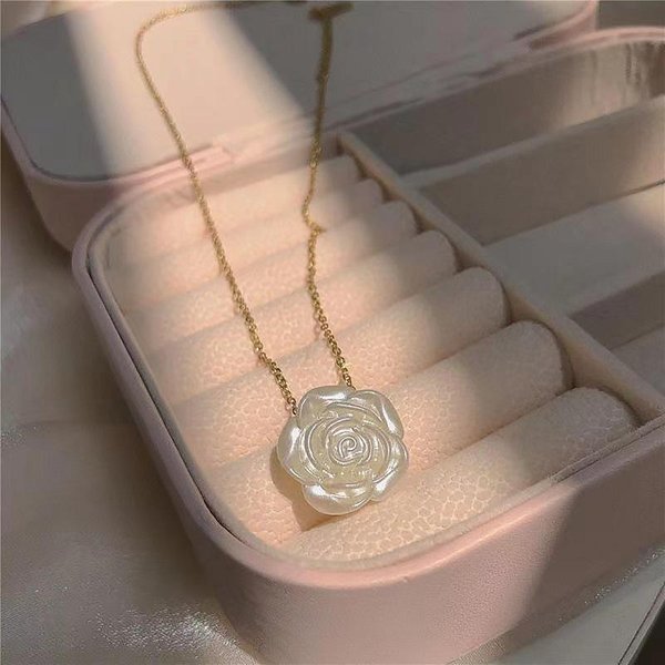 Collar Con Colgante De Rosa Blanca Viento FríO, Flor Temperamento Simple Cadena ClavíCula Mujer Blanco-image